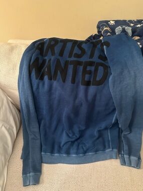 Blue "ARTISTS WANTED" Graphic Sweatshirt free city